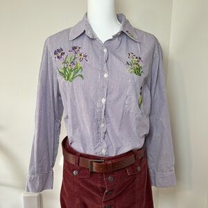 Country Vintage 90s 100% Cotton Striped & Iris Floral Embroidered Button-Up 💟